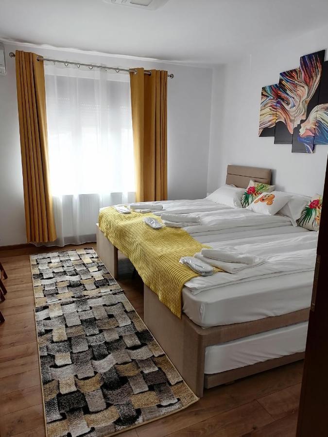 Happy House Apartment Hunedoara Exterior photo